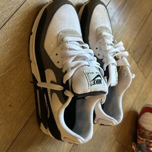 Men size 9 
Lightly used 
Nike air mac blue black gray white